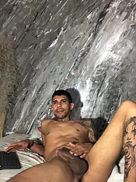 Snapshot of allanjones15 chatting on 10/16/25, 05:41 allanjones15 online show from 10/16/25, 05:41