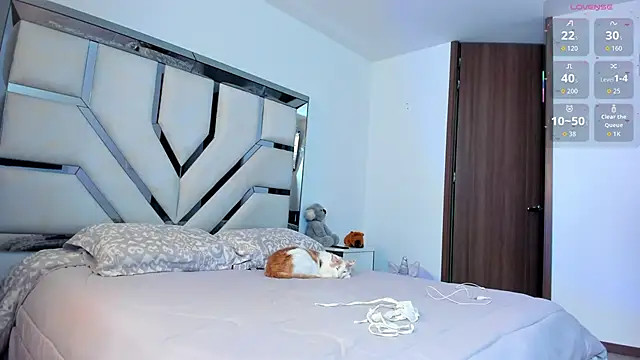 Michelle Ferrerr online show from 10/30/25, 10:43