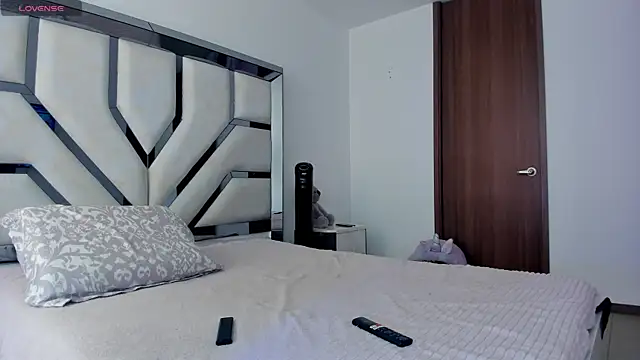 Michelle Ferrerr online show from 12/15/25, 05:50