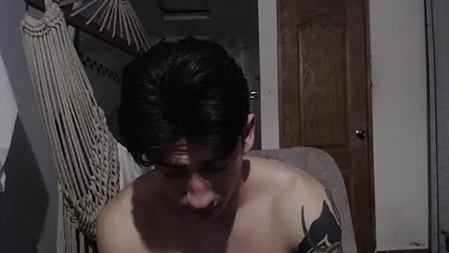 Snapshot of AteneoJr chatting on 12/20/25, 04:19 AteneoJr online show from 12/20/25, 04:19