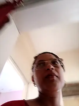 thanusi 2 online show from 10/31/25, 08:37