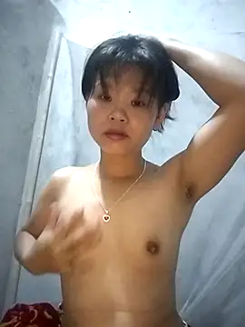 LinhNa999 online show from 11/18/25, 01:44