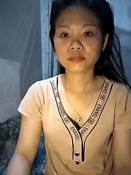 LinhNa999 online show from 04/19/26, 03:28