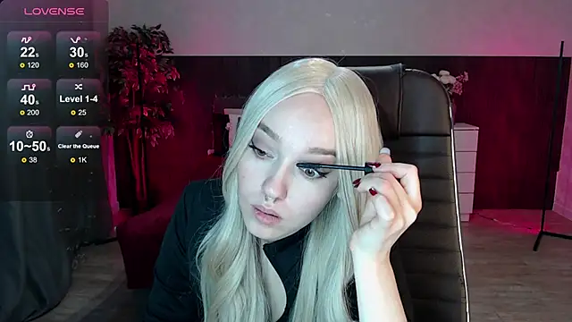 Snapshot of Sexy_Alexia69 chatting on 10/18/25, 03:31 Sexy Alexia69 online show from 10/18/25, 03:31