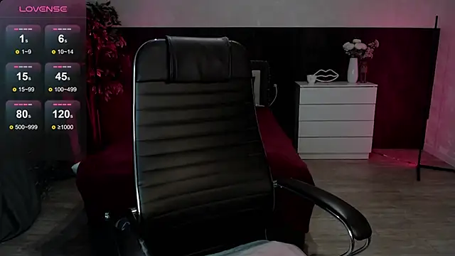 Snapshot of Sexy_Alexia69 chatting on 10/19/25, 07:14 Sexy Alexia69 online show from 10/19/25, 07:14
