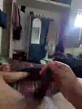 Snapshot of hotbull30 chatting on 10/15/25, 10:15 hotbull30 online show from 10/15/25, 10:15