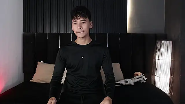 Dominic ghost online show from 10/24/25, 10:06