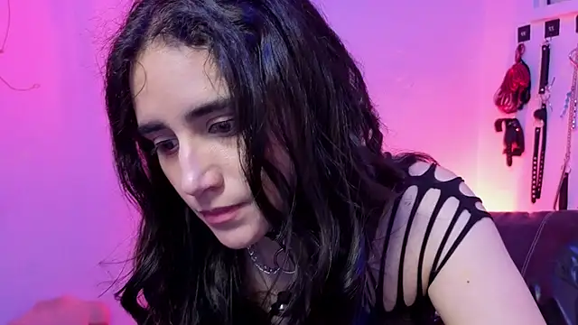 elowen halley1 online show from 02/18/26, 09:00