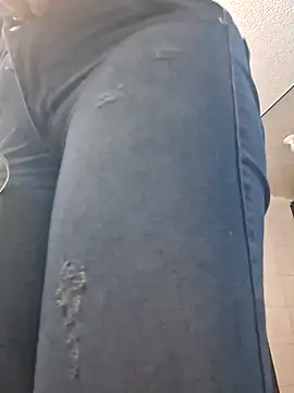 vaneza1999 online show from 09/28/25, 09:42