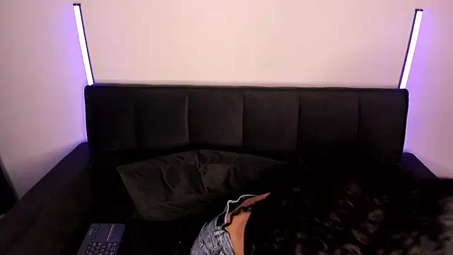 Snapshot of Alynn_Bri_ chatting on 02/10/26, 02:59 Alynn Bri online show from 02/10/26, 02:59