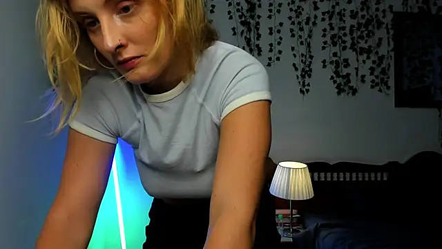 Ariana Spring online show from 10/25/25, 03:47