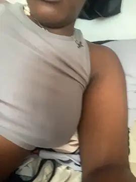 Snapshot of bybey18 chatting on 10/14/25, 03:02 bybey18 online show from 10/14/25, 03:02