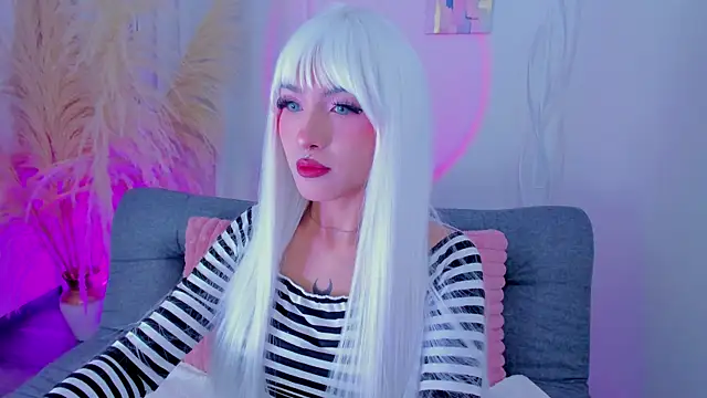 cuteezoe online show from 11/18/25, 04:39