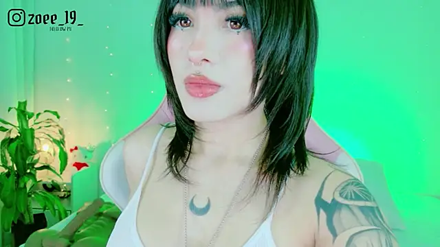 Snapshot of cuteezoe chatting on 05/04/26, 03:35 cuteezoe online show from 05/04/26, 03:35