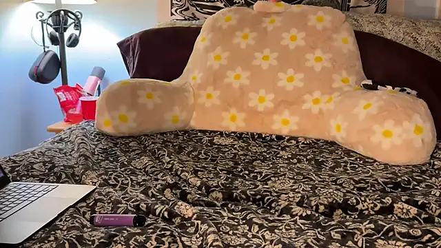 Snapshot of onlysunidreamss chatting on 10/16/25, 01:17 onlysunidreamss online show from 10/16/25, 01:17