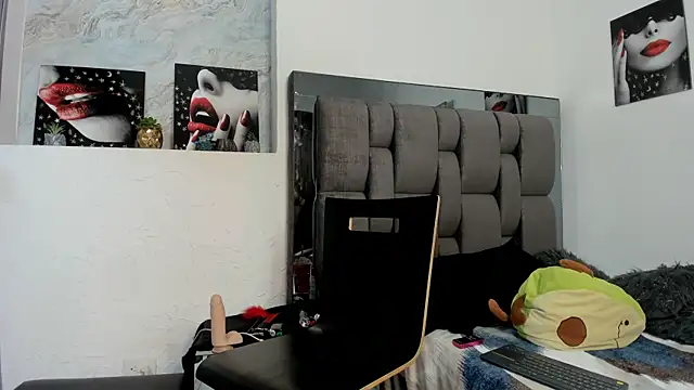 Snapshot of GiorgiaDarkness chatting on 09/19/25, 01:18 GiorgiaDarkness online show from 09/19/25, 01:18