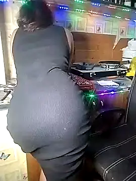 Snapshot of miss-maya24 chatting on 11/20/25, 03:18 miss-maya24 online show from 11/20/25, 03:18