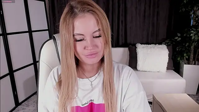 LikaFoxie online show from 09/24/25, 02:04