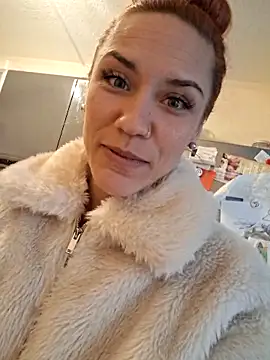 SlimBellaa online show from 10/31/25, 11:44