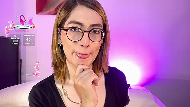 Snapshot of rousseblossom chatting on 09/15/25, 11:16 rousseblossom online show from 09/15/25, 11:16