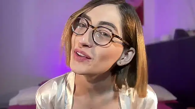 Snapshot of rousseblossom chatting on 10/10/25, 01:26 rousseblossom online show from 10/10/25, 01:26