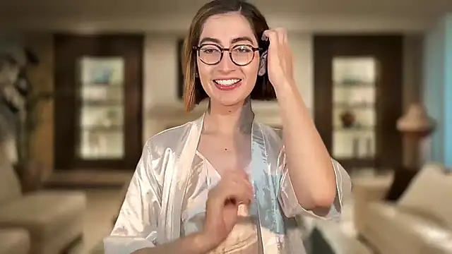 Snapshot of rousseblossom chatting on 10/20/25, 12:33 rousseblossom online show from 10/20/25, 12:33