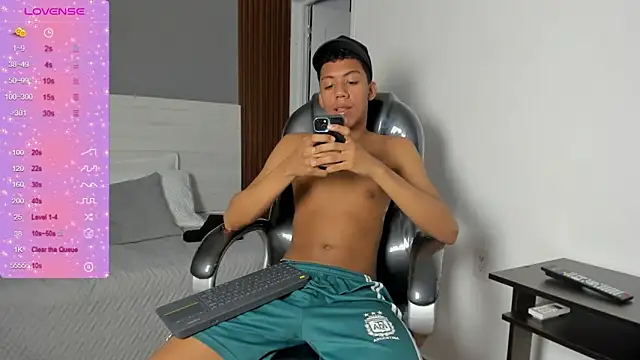 Brunette  boy online show from 11/15/25, 03:26