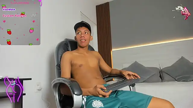 Brunette  boy online show from 11/30/25, 06:45