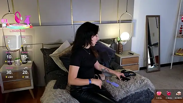 Lina Montclair online show from 03/25/26, 07:09