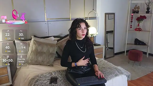 Lina Montclair online show from 04/01/26, 07:00