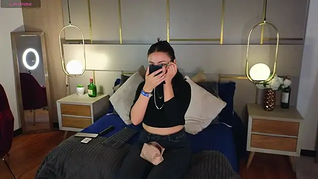 Lina Montclair online show from 04/21/26, 06:55