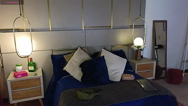 Lina Montclair online show from 04/22/26, 07:04