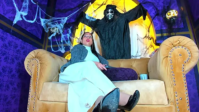 Scarlett Barnes online show from 10/24/25, 12:01