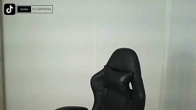 Snapshot of Yulienneg chatting on 09/11/25, 04:01 Yulienneg online show from 09/11/25, 04:01