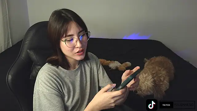 Snapshot of Yulienneg chatting on 10/09/25, 11:25 Yulienneg online show from 10/09/25, 11:25