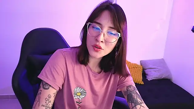 Yulienneg online show from 11/20/25, 03:39