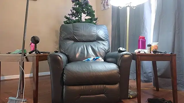 Single White Male online show from 11/10/25, 04:28