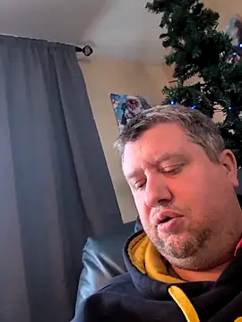 Single White Male online show from 11/30/25, 04:11