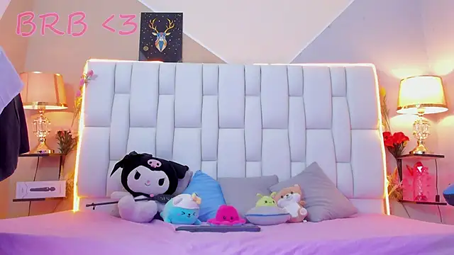 Snapshot of MilkWhore1 chatting on 09/29/25, 12:21 MilkWhore1 online show from 09/29/25, 12:21