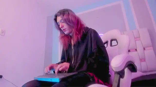 Snapshot of MilkWhore1 chatting on 01/07/26, 08:00 MilkWhore1 online show from 01/07/26, 08:00