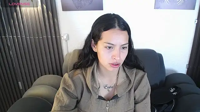 Mia garcia28 online show from 05/13/26, 01:41