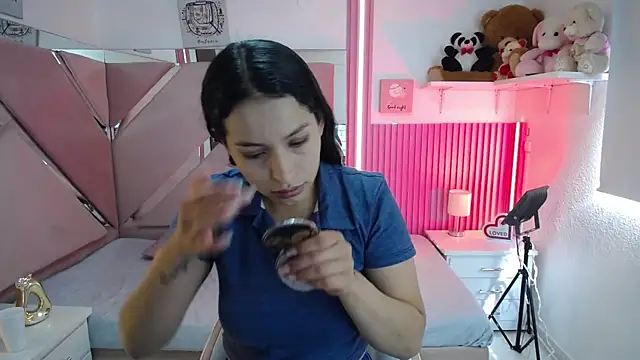 Snapshot of Mia_garcia28 chatting on 05/18/26, 01:28 Mia garcia28 online show from 05/18/26, 01:28