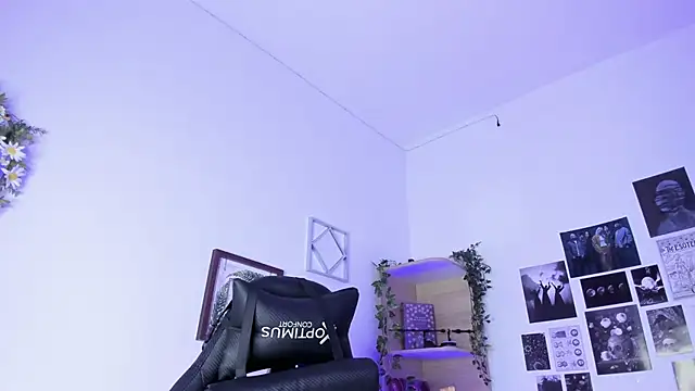 Snapshot of Lana_Herondale chatting on 10/11/25, 09:02 Lana Herondale online show from 10/11/25, 09:02