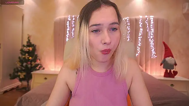 Snapshot of LilElfie chatting on 01/17/26, 02:38 LilElfie online show from 01/17/26, 02:38