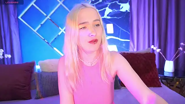 Snapshot of LilElfie chatting on 02/11/26, 12:04 LilElfie online show from 02/11/26, 12:04