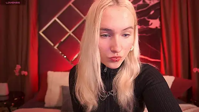 Snapshot of LilElfie chatting on 02/16/26, 11:12 LilElfie online show from 02/16/26, 11:12