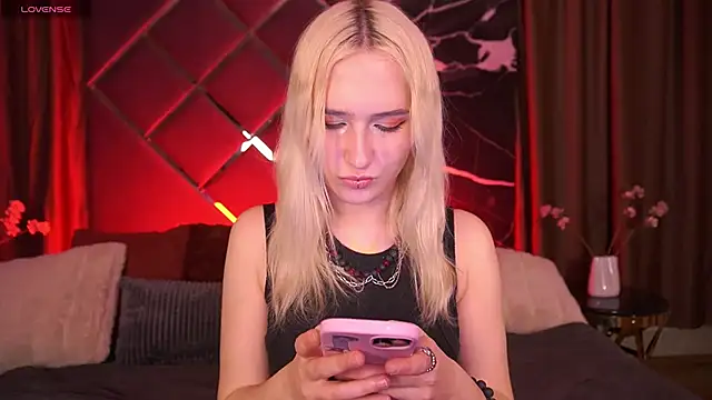 Snapshot of LilElfie chatting on 02/26/26, 02:16 LilElfie online show from 02/26/26, 02:16