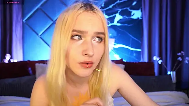 Snapshot of LilElfie chatting on 03/12/26, 10:05 LilElfie online show from 03/12/26, 10:05