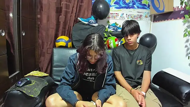 Snapshot of Donuts_DD chatting on 09/11/25, 08:58 Donuts DD online show from 09/11/25, 08:58