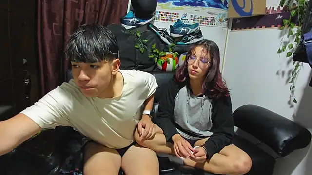 Snapshot of Donuts_DD chatting on 09/24/25, 08:39 Donuts DD online show from 09/24/25, 08:39